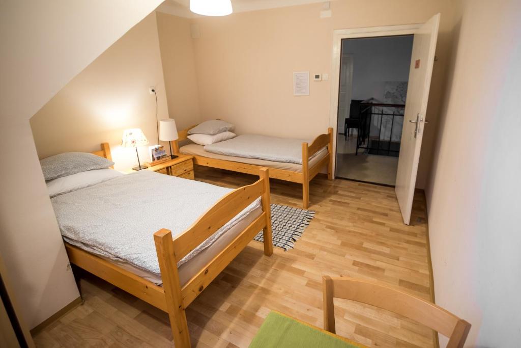 Postel nebo postele na pokoji v ubytování Rooms Kozmus