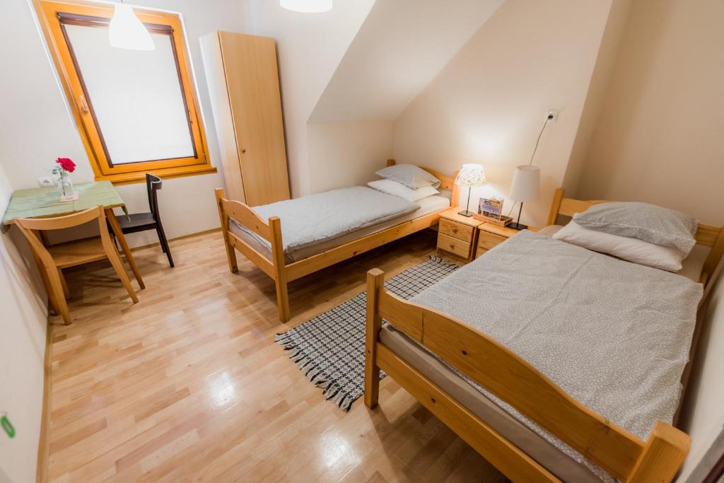 Postel nebo postele na pokoji v ubytování Rooms Kozmus