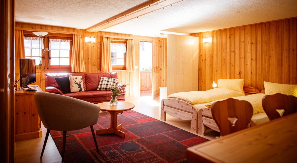 Posezení v ubytování Hotel Nufenen