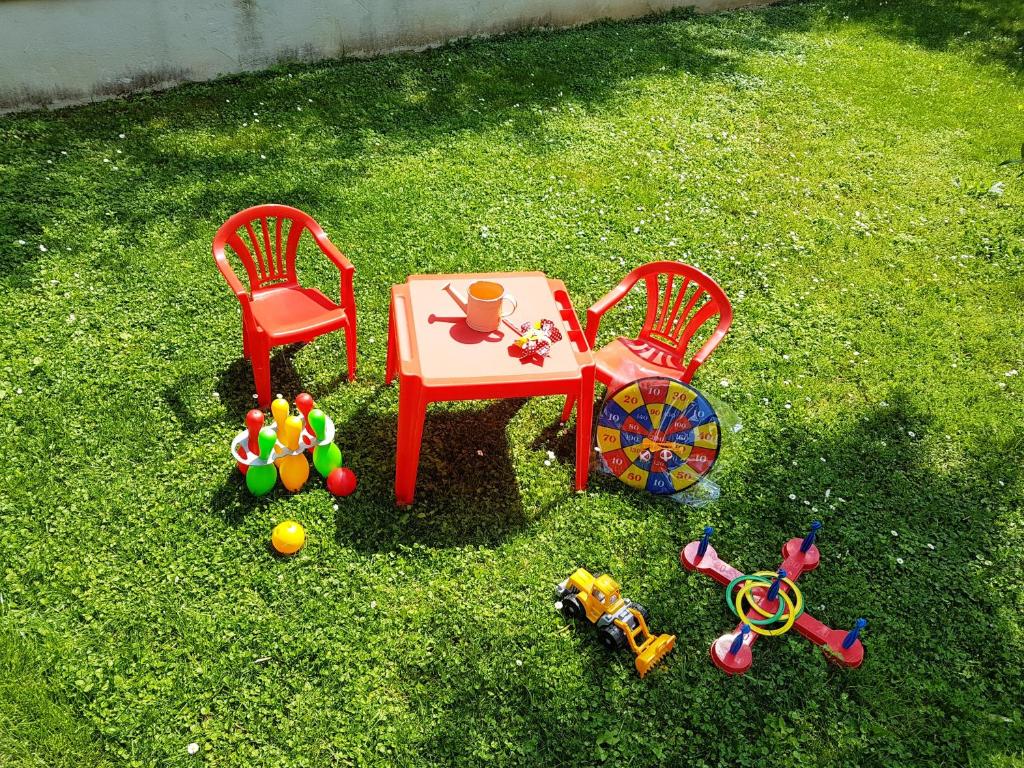 A garden outside A Casa Di Clementina