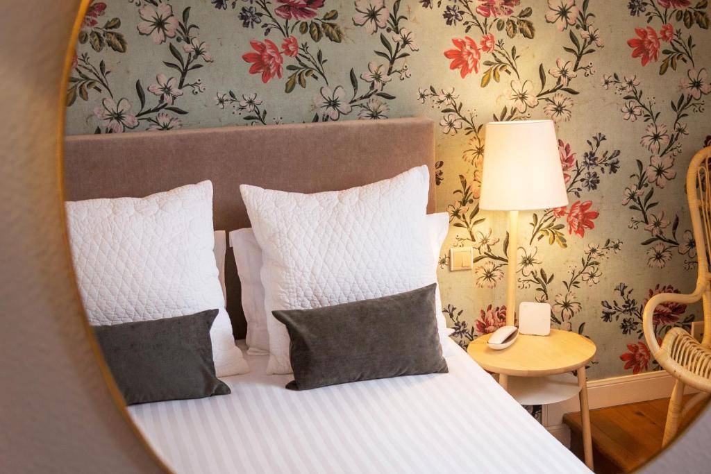 Postel nebo postele na pokoji v ubytování Hotel Edouard VII