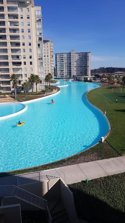 Bazén v ubytování Departamento algarrobo laguna vista nebo v jeho okolí