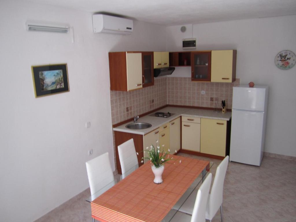 Kuchyň nebo kuchyňský kout v ubytování Apartments Nives