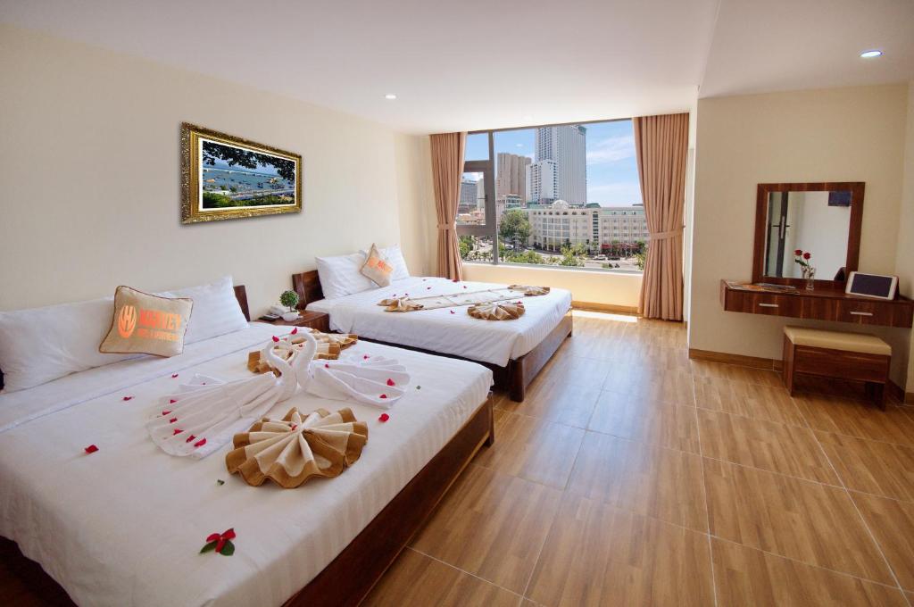 Giường trong phòng chung tại Harvey Hotel & Apartments