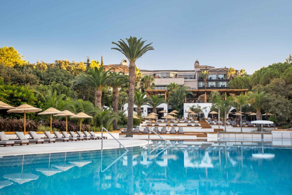 The swimming pool at or close to Club Marvy