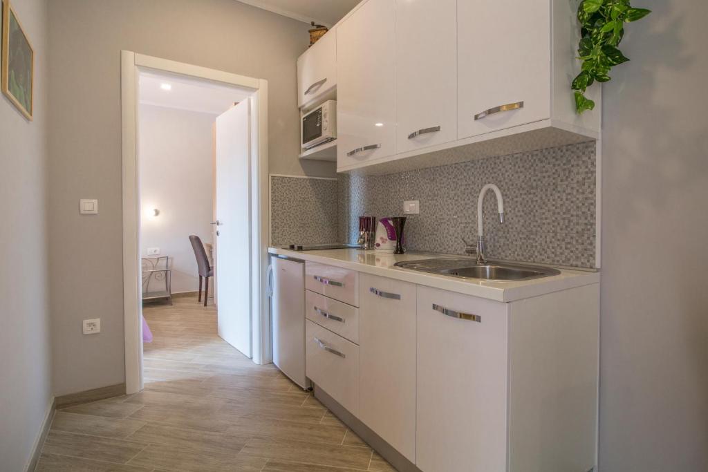 Kuchyňa alebo kuchynka v ubytovaní Apartments Smokva