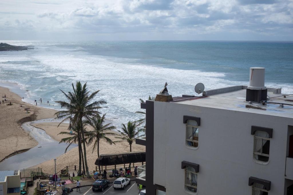 a building with a view of the beach and the ocean at Seabrook 210 in Margate