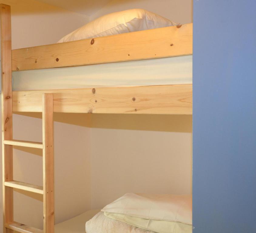 Postel nebo postele na pokoji v ubytování Gallt y Glyn Hostel
