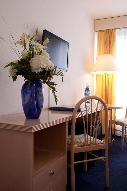 Drake Longchamp - Resim 11