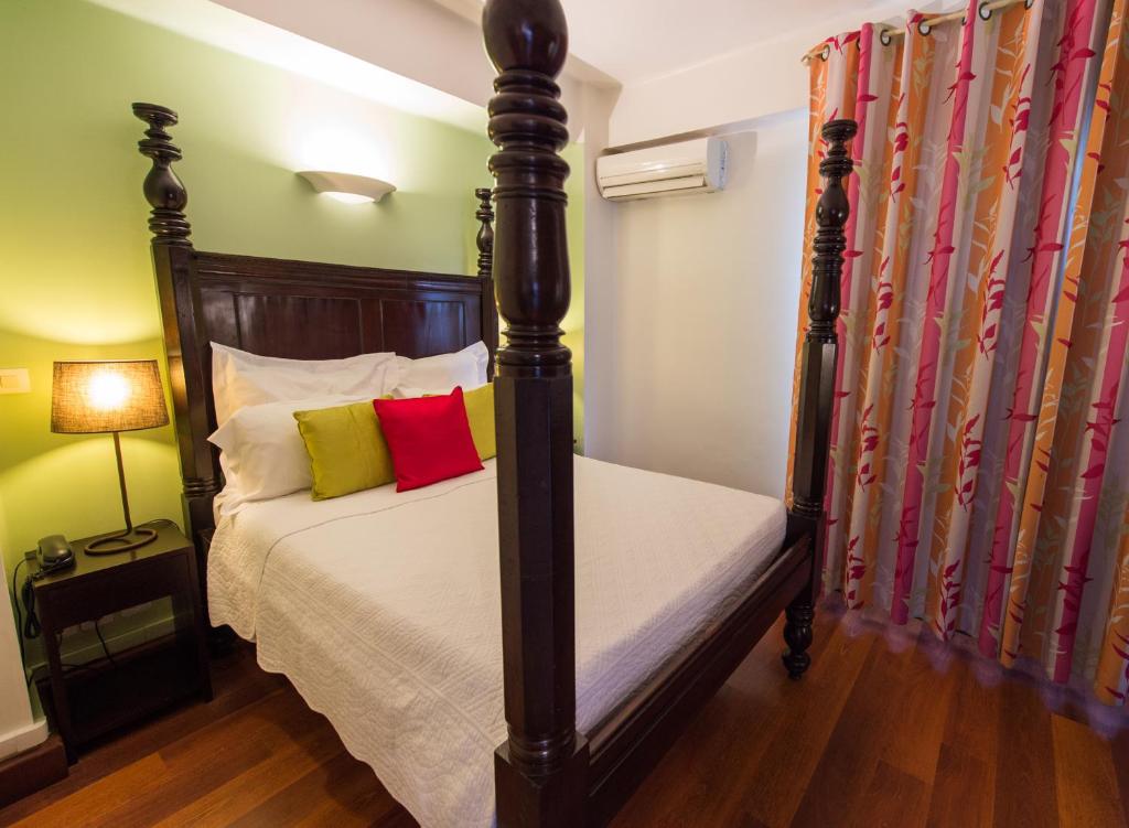 Postel nebo postele na pokoji v ubytování Hotel l'Impératrice