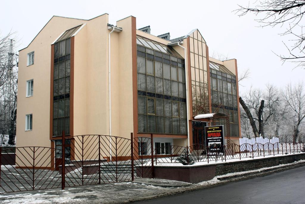 Budova, kde se aparthotel nachází