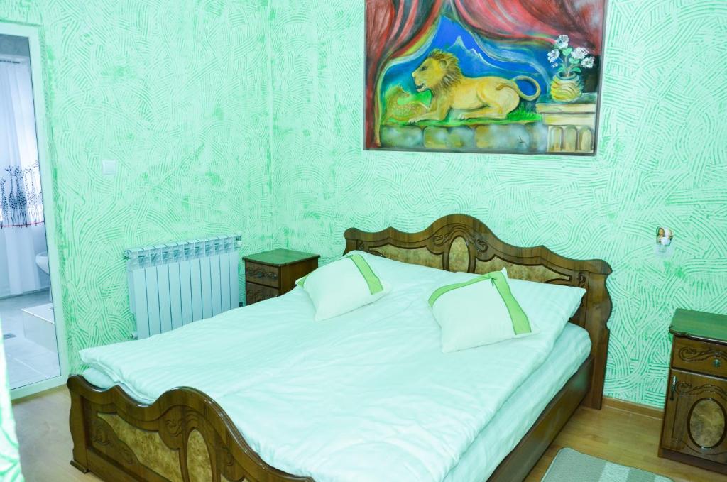 Postel nebo postele na pokoji v ubytování Zangezur Hotel