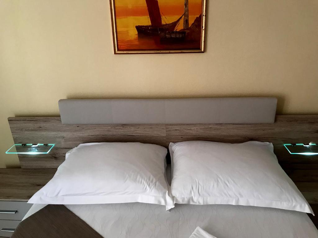 Postel nebo postele na pokoji v ubytování Wine Resort Adriatic Mikulic