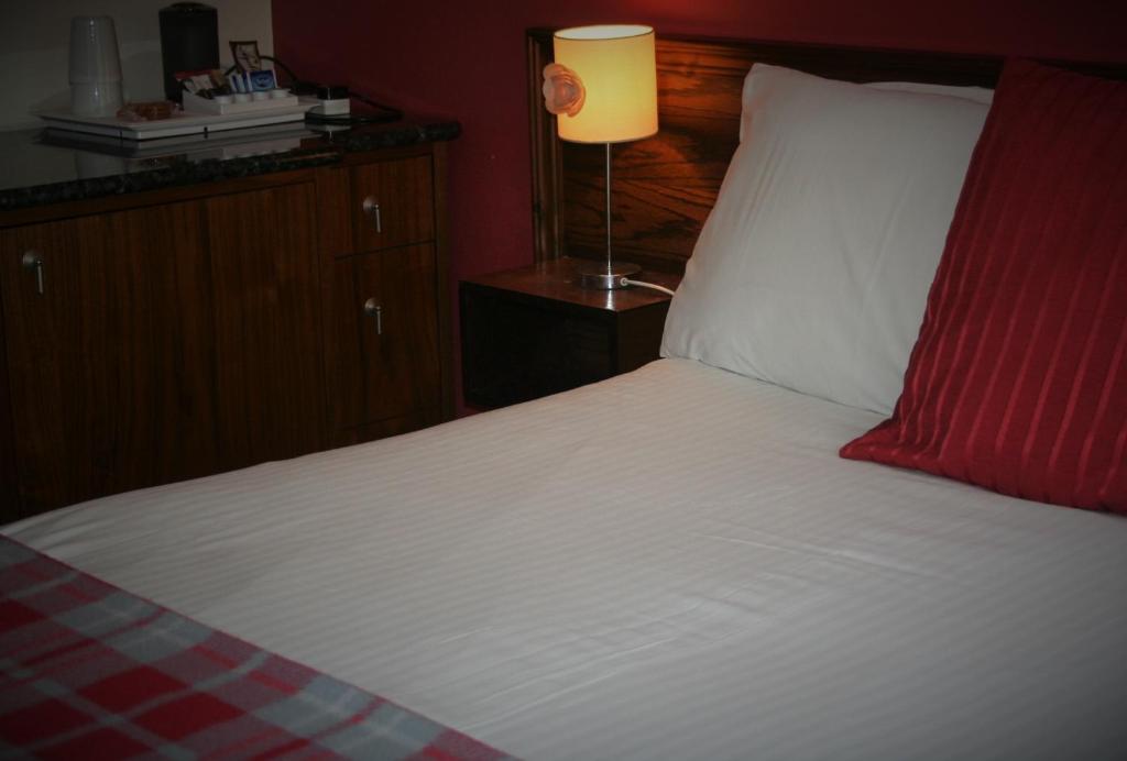 Fox & Hound Hotel - 