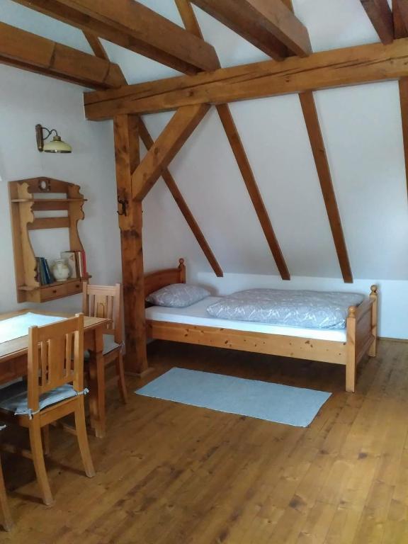 Postel nebo postele na pokoji v ubytování Bučický mlýn