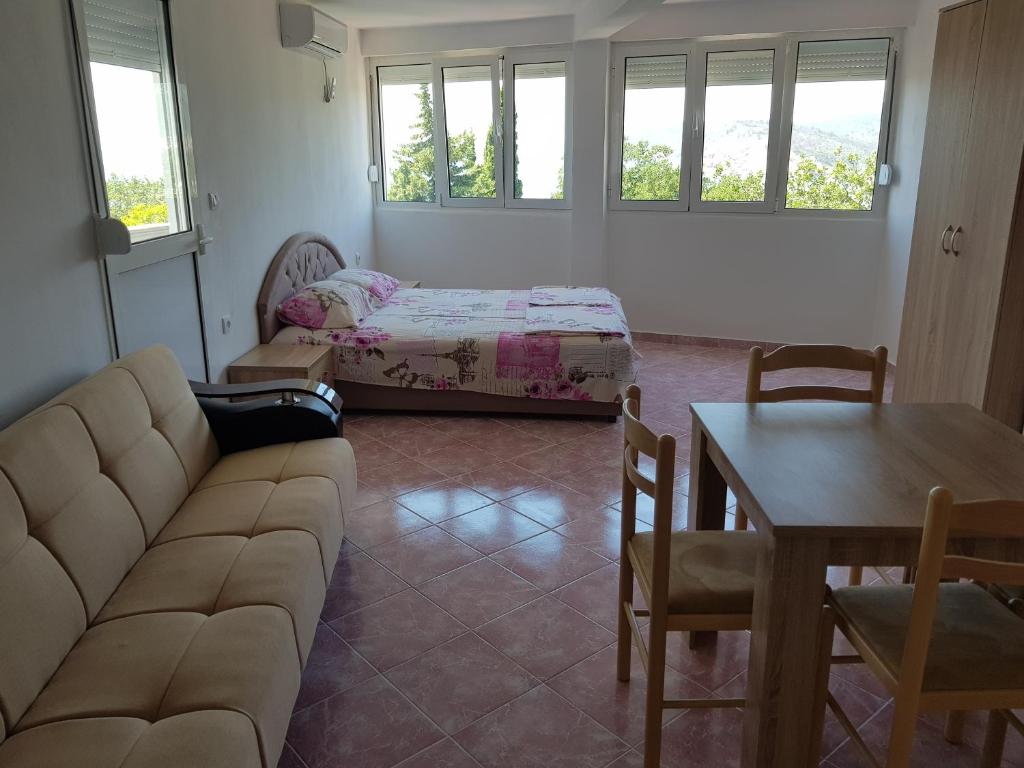 Część wypoczynkowa w obiekcie Guest House Dragomir