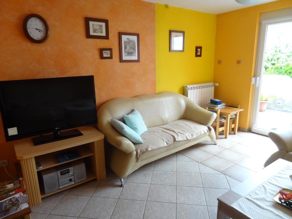 TV a/nebo společenská místnost v ubytování Sobe-Apartma