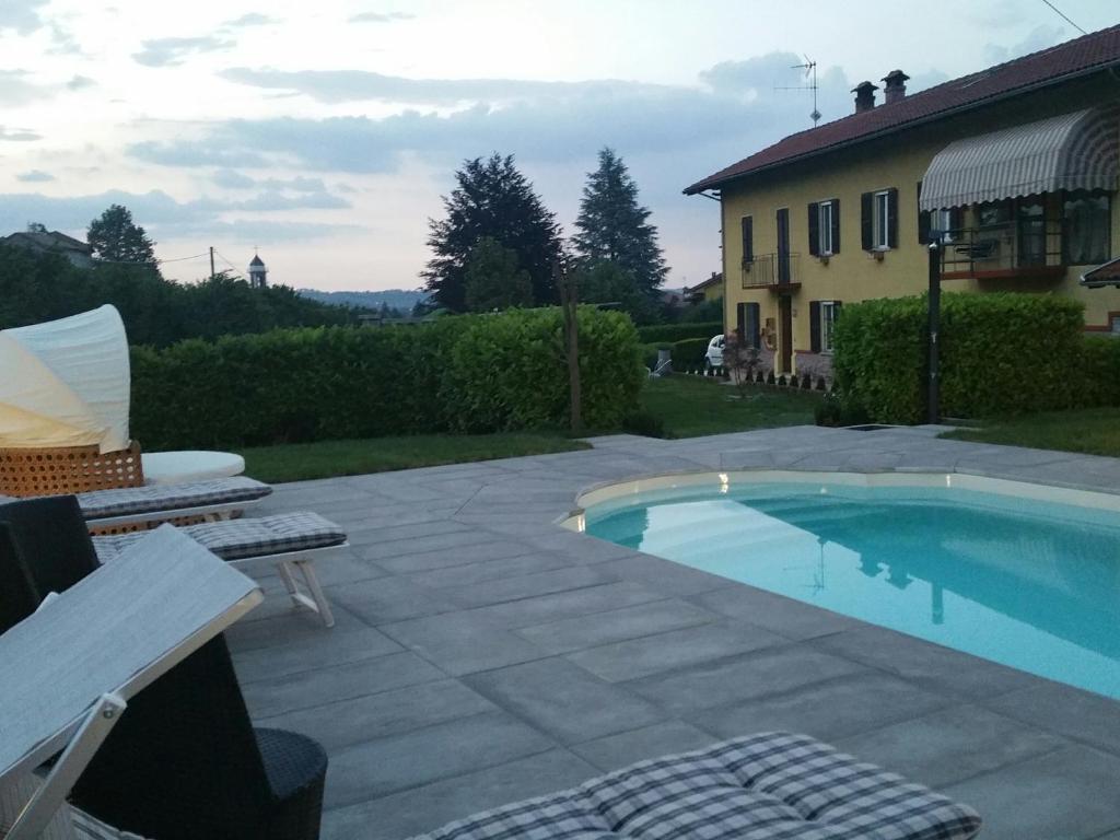 Bazén v ubytování Bed & Bistrò Che Piasì nebo v jeho okolí