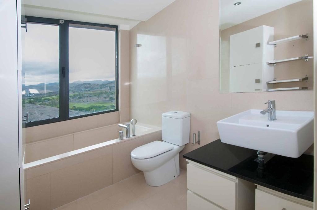 Łazienka w obiekcie Salobre Villas Deluxe