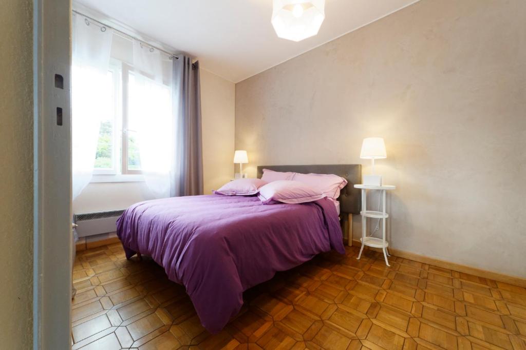En eller flere senger på et rom på Villa Les Bruyères