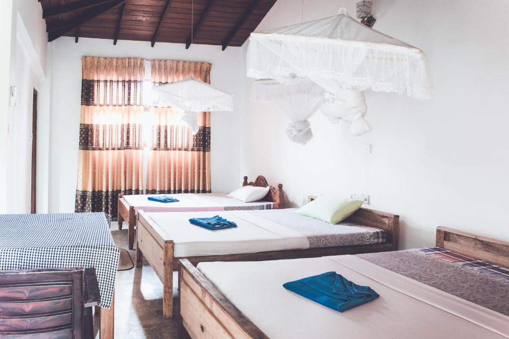 Postel nebo postele na pokoji v ubytování Rupa's Hotel