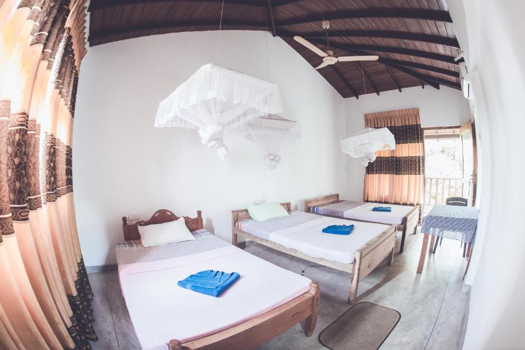 Postel nebo postele na pokoji v ubytování Rupa's Hotel