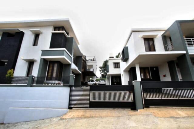 Albisville Hilltop Mansion - Housity