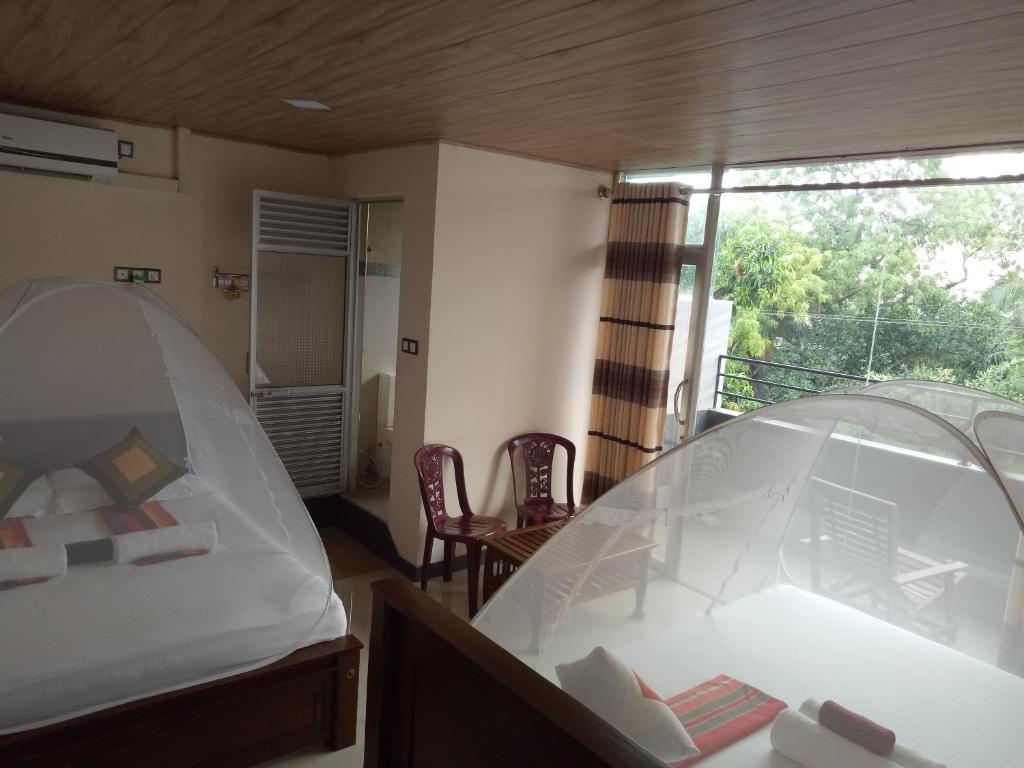 Postel nebo postele na pokoji v ubytování Rajarata Reach Resort