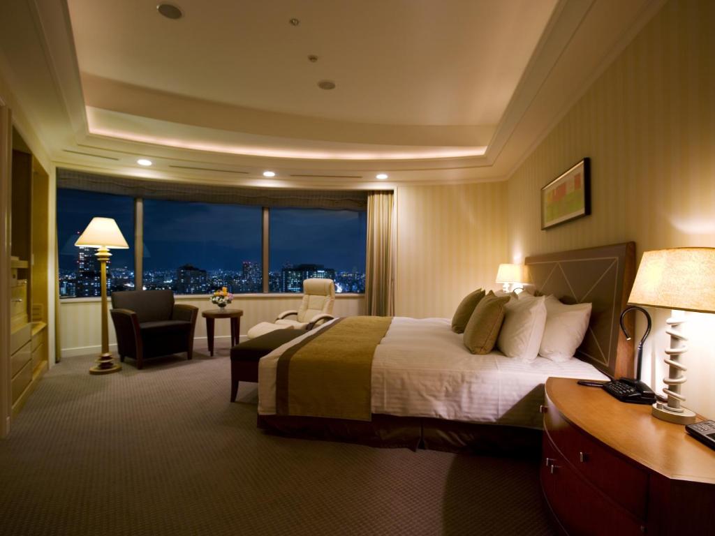 Postel nebo postele na pokoji v ubytování Imperial Hotel Osaka