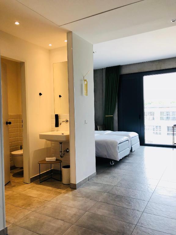 Postel nebo postele na pokoji v ubytování gambino hotel CINCINNATI