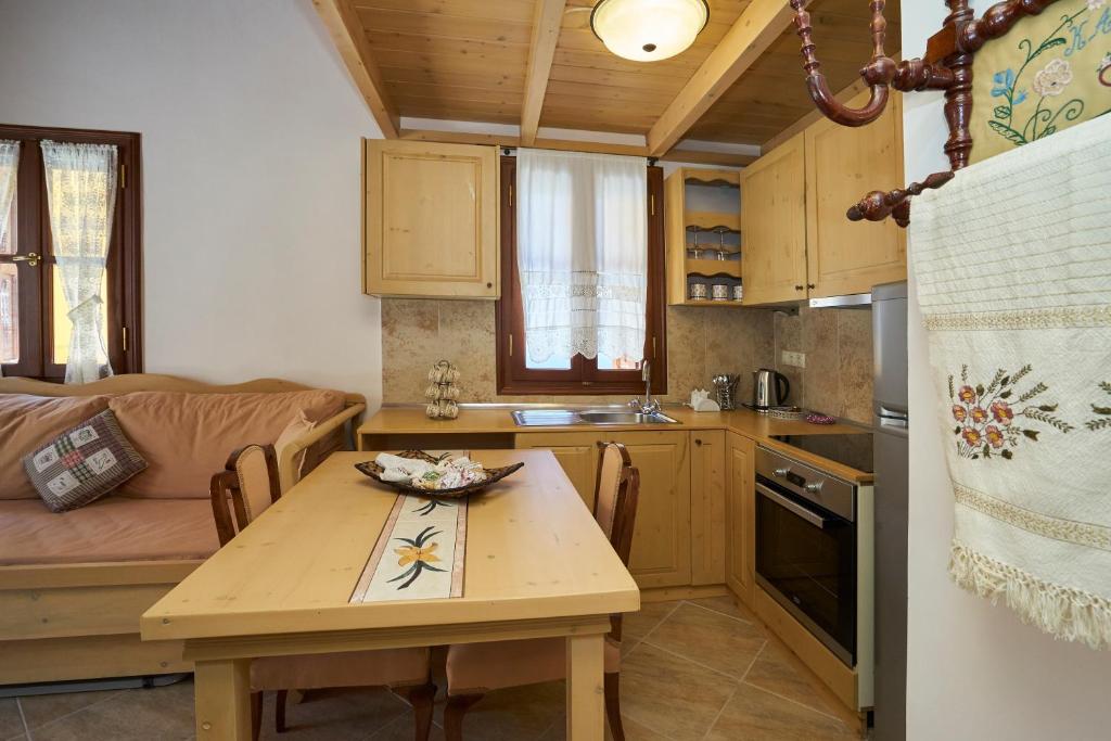 Kaminos Boutique Hotel - 11