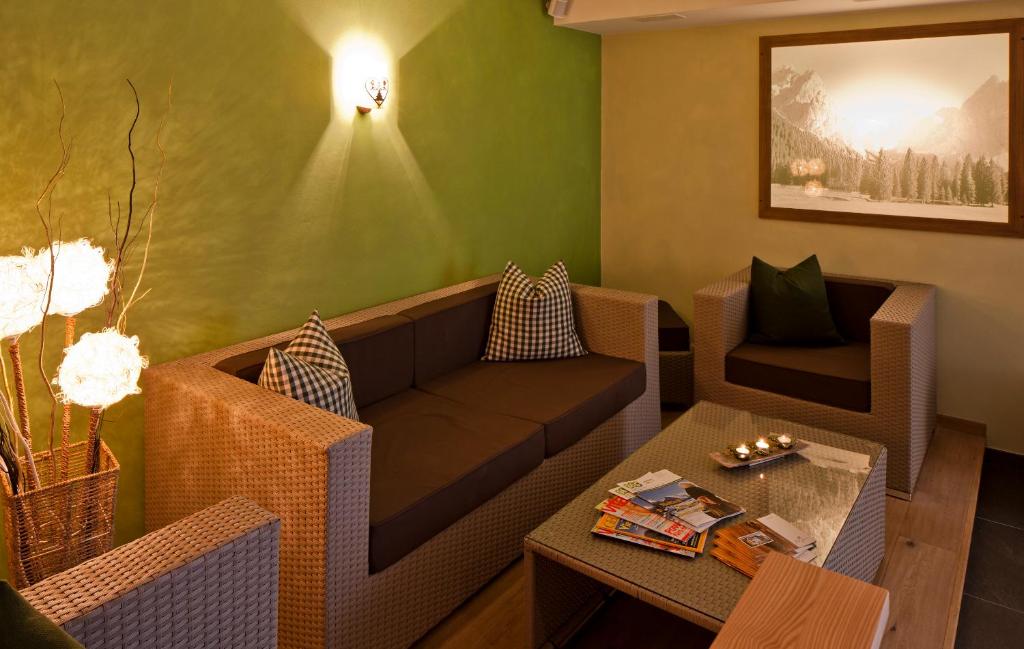 Istumisnurk majutusasutuses Hotel Falken
