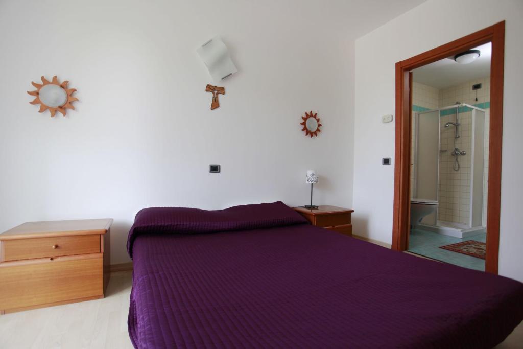 Łóżko lub łóżka w pokoju w obiekcie Apartment Lake Maggiore - ITALIA