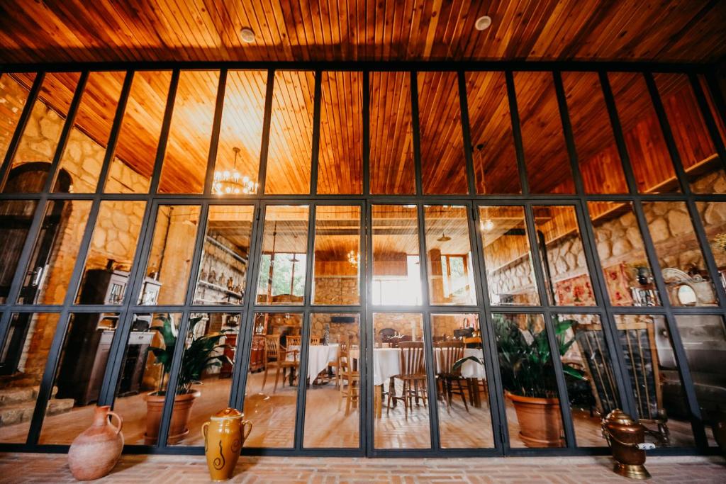 Restaurace v ubytování Hotel & Wine Cellar ARGE