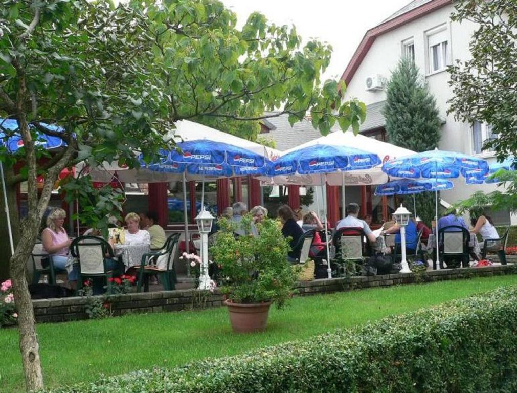 Hostia v ubytovaní Polgármester Étterem és Panzió