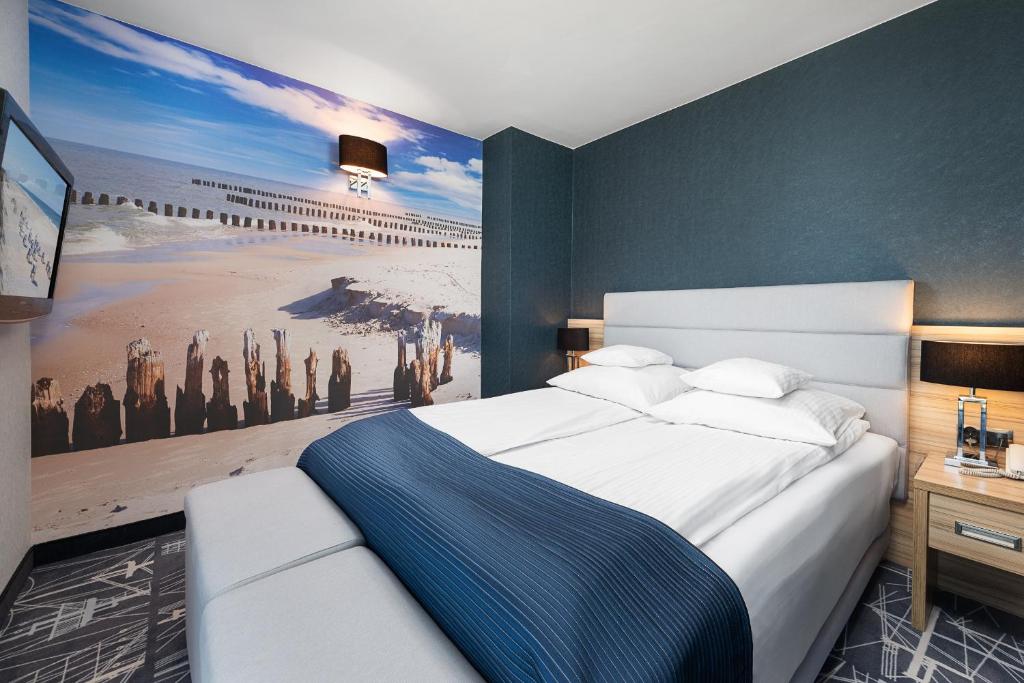 Postel nebo postele na pokoji v ubytování Hotel Faleza - z widokiem na morze