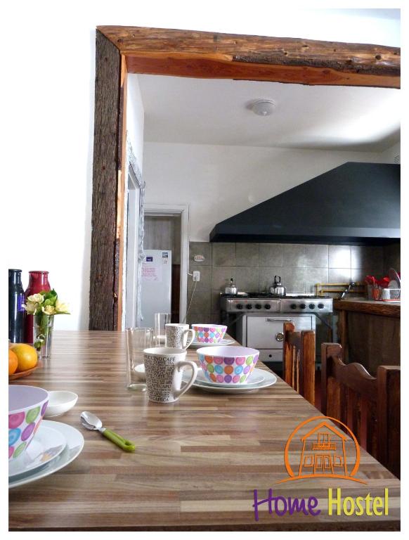 Kuchyň nebo kuchyňský kout v ubytování HOPA-Home Patagonia Hostel & Bar