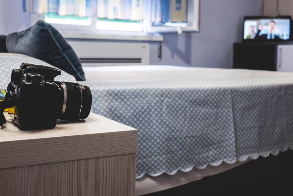 Televízia a/alebo spoločenská miestnosť v ubytovaní Hotel Il Giardino
