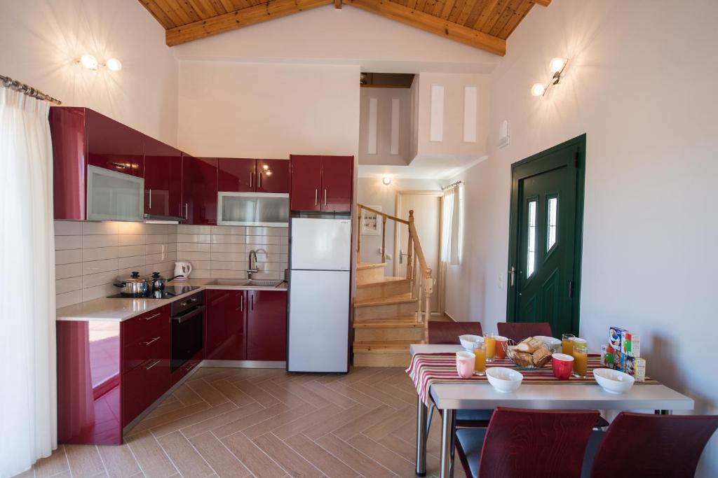 Kuchyň nebo kuchyňský kout v ubytování Lefkogea Villas & Apartments