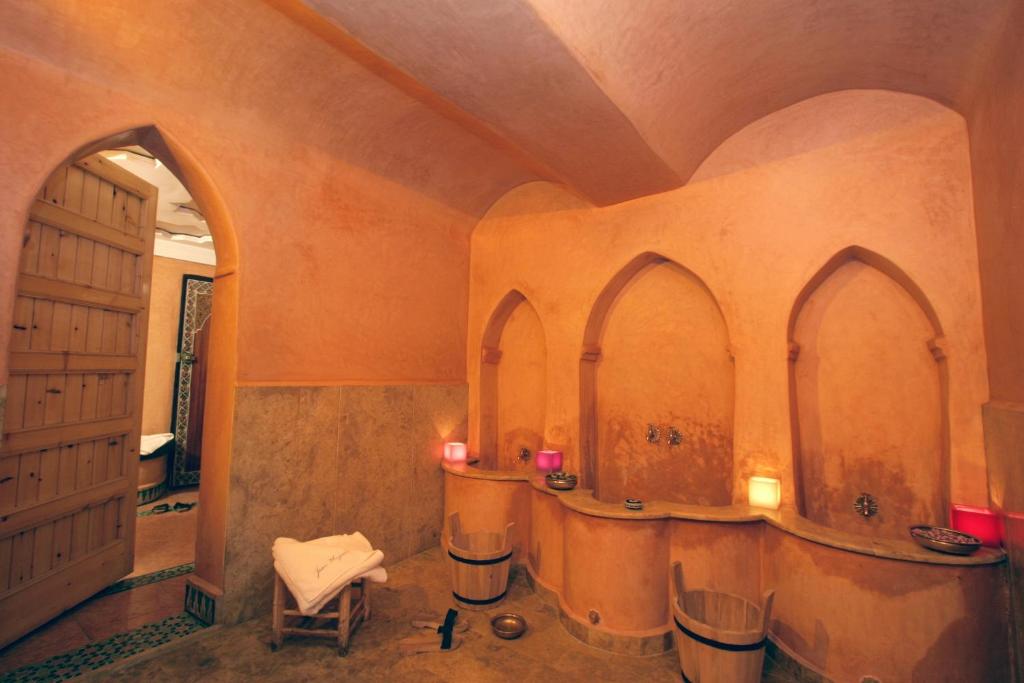 Kylpyhuone majoituspaikassa Riad Jnane Mogador