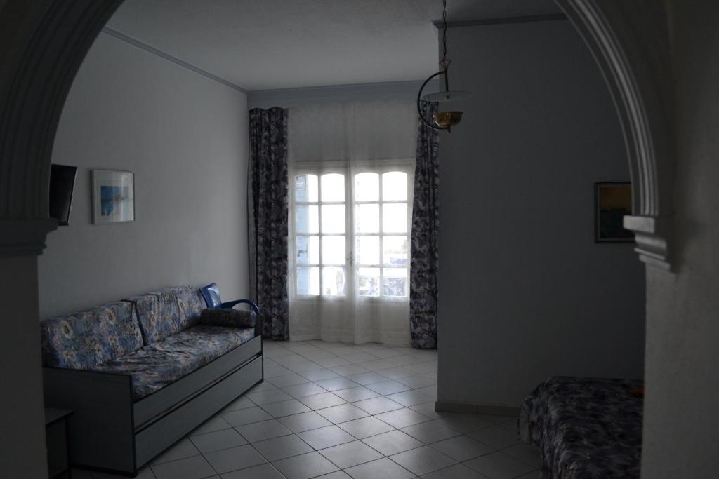 Dolphin Apartments 1 - 9