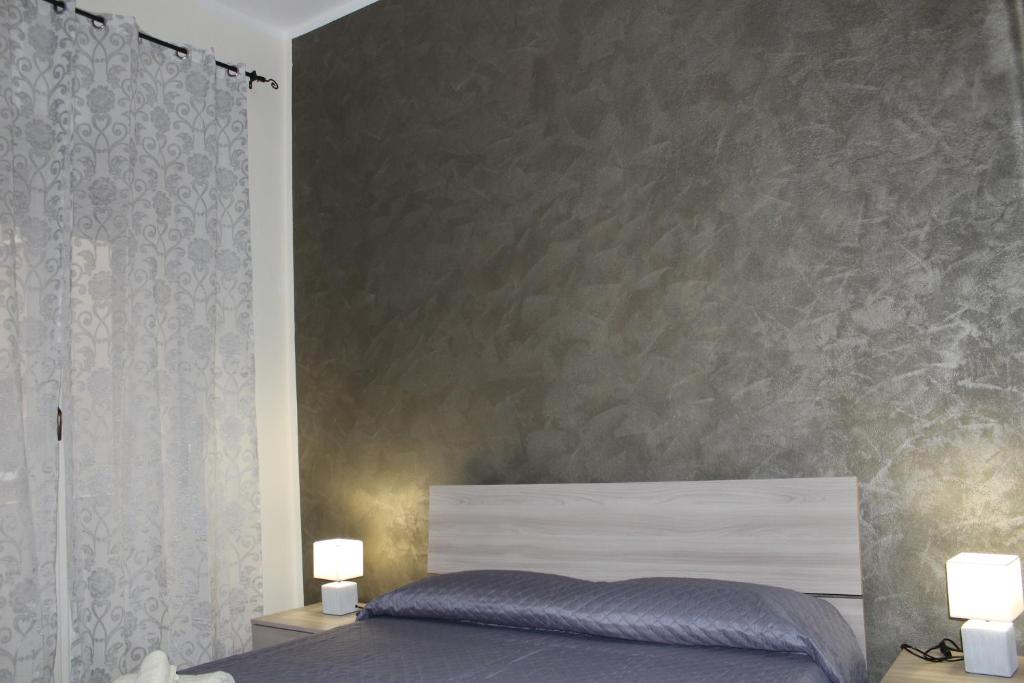 A bed or beds in a room at Cagliari 4u