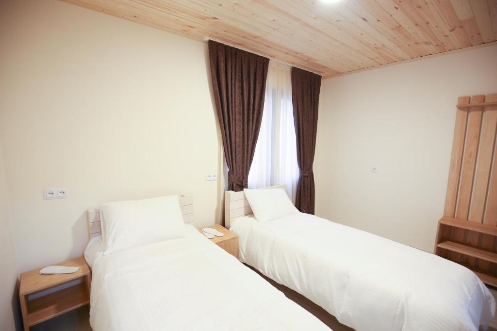 Postel nebo postele na pokoji v ubytování Roza's guest house