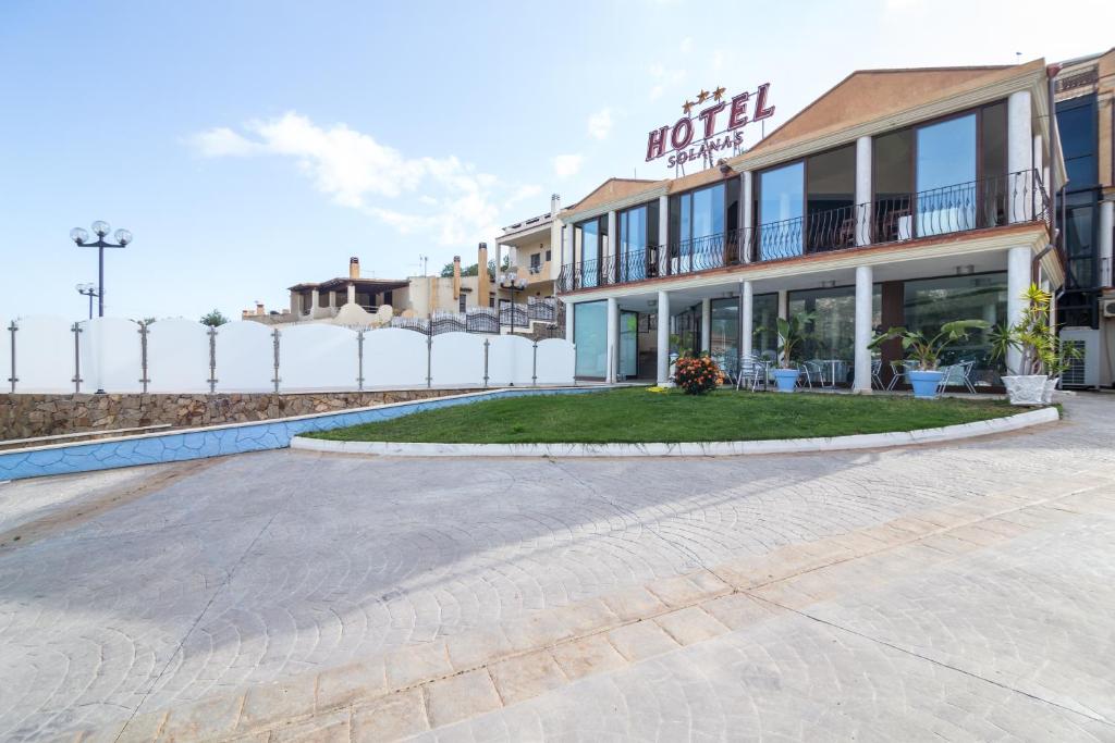 Budova, kde se hotel nachází