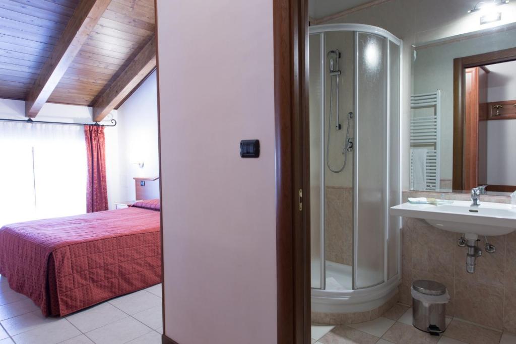 Koupelna v ubytování Vald Hotel