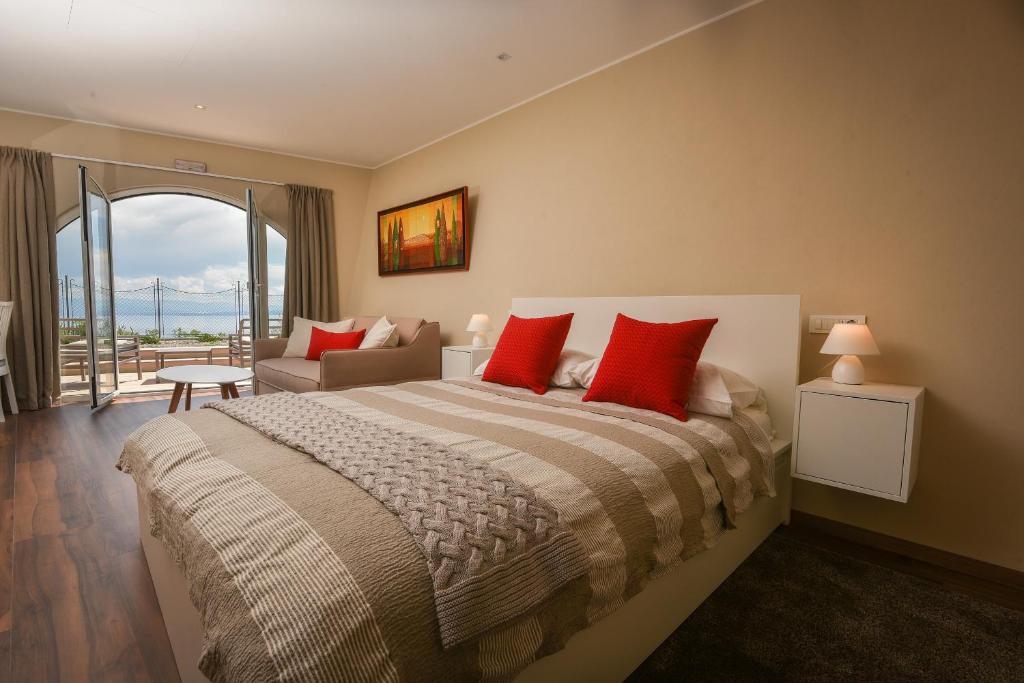 Postel nebo postele na pokoji v ubytování Hotel Draga di Lovrana