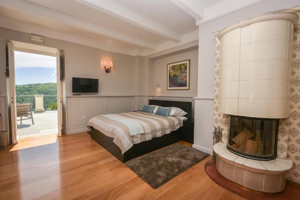 Postel nebo postele na pokoji v ubytování Hotel Draga di Lovrana