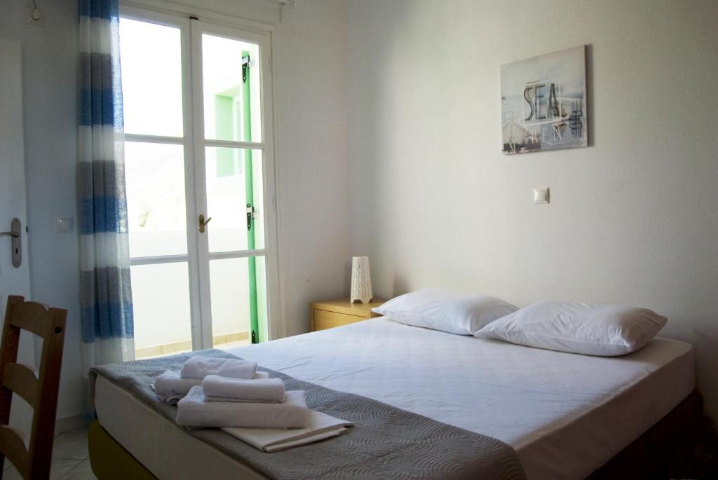 Posteľ alebo postele v izbe v ubytovaní Naxos olive & home