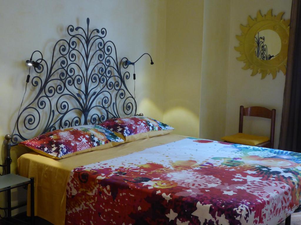 a bedroom with a bed with a floral comforter at Casa Clemente in Cit Turin in Turin