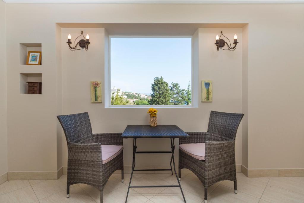 Hotel Abalone - Double Or Twin Room With Park View